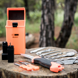 Kit multifunção Bush Azteq com canivete, estilete, talheres, tesoura, chave de boca e outros acessórios de aventura